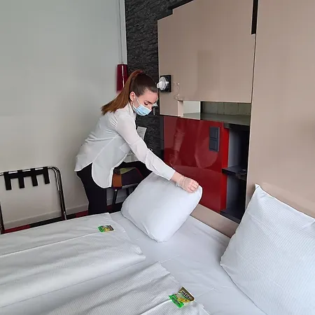 מלון Cristall - Frankfurt פרנקפורט