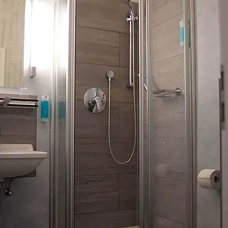 Cristall - Frankfurt Hotel 3*