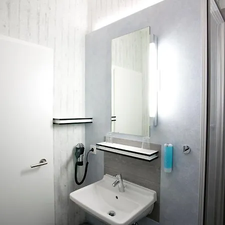 Hotel Cristall - Frankfurt