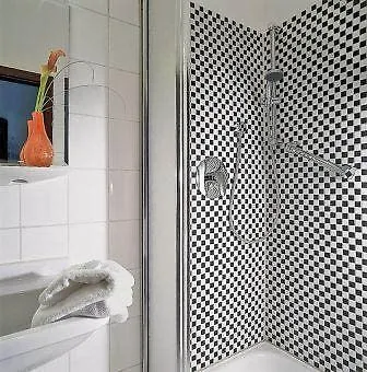 Cristall - Frankfurt מלון 3*