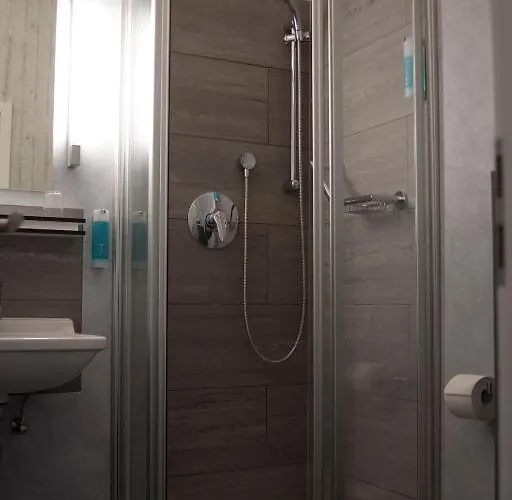 Cristall - Frankfurt מלון